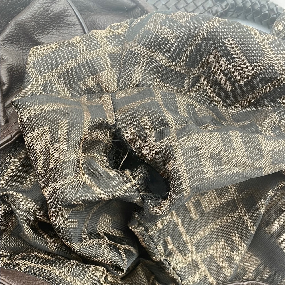 Elegant Brown Hobo Bag with Soft Crescent Design - Picture 7 of 7